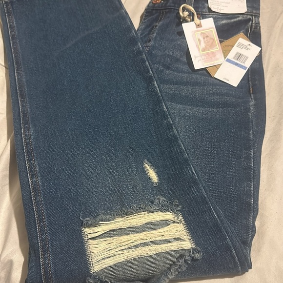 NWT Jessica Simpson
Sweet Slouchy Straight Leg High Rise Jeans - Picture 5 of 12
